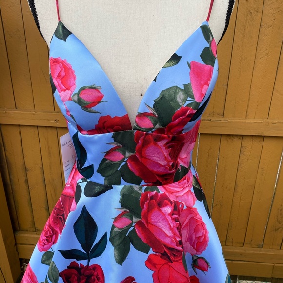 NWOT Betsy Adam spaghetti strap gown - Picture 2 of 3